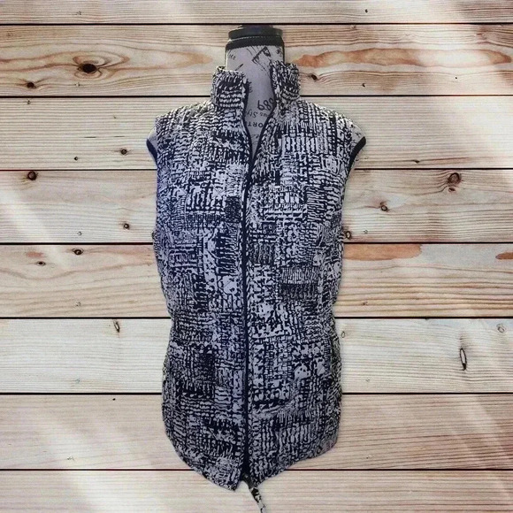 VAN HEUSEN SIZE XS BLACK AND WHITE VEST ZIPS DOWN - Picture 1 of 5